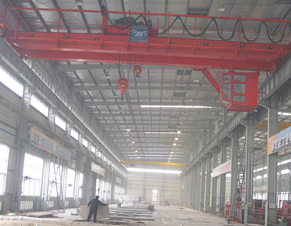 雙梁橋式起重機(jī)_雄峰起重 雙梁橋式起重機(jī)_雄峰起重